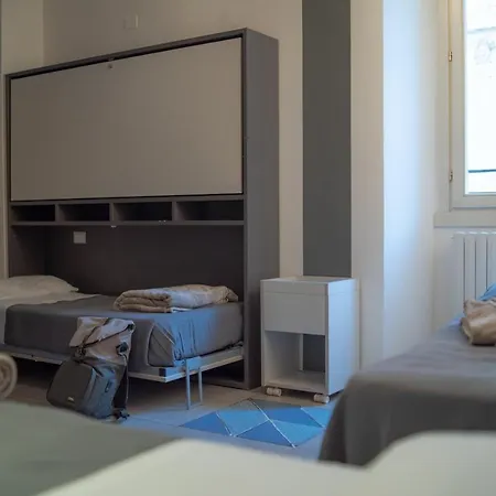 Luogo Comune ホステル *